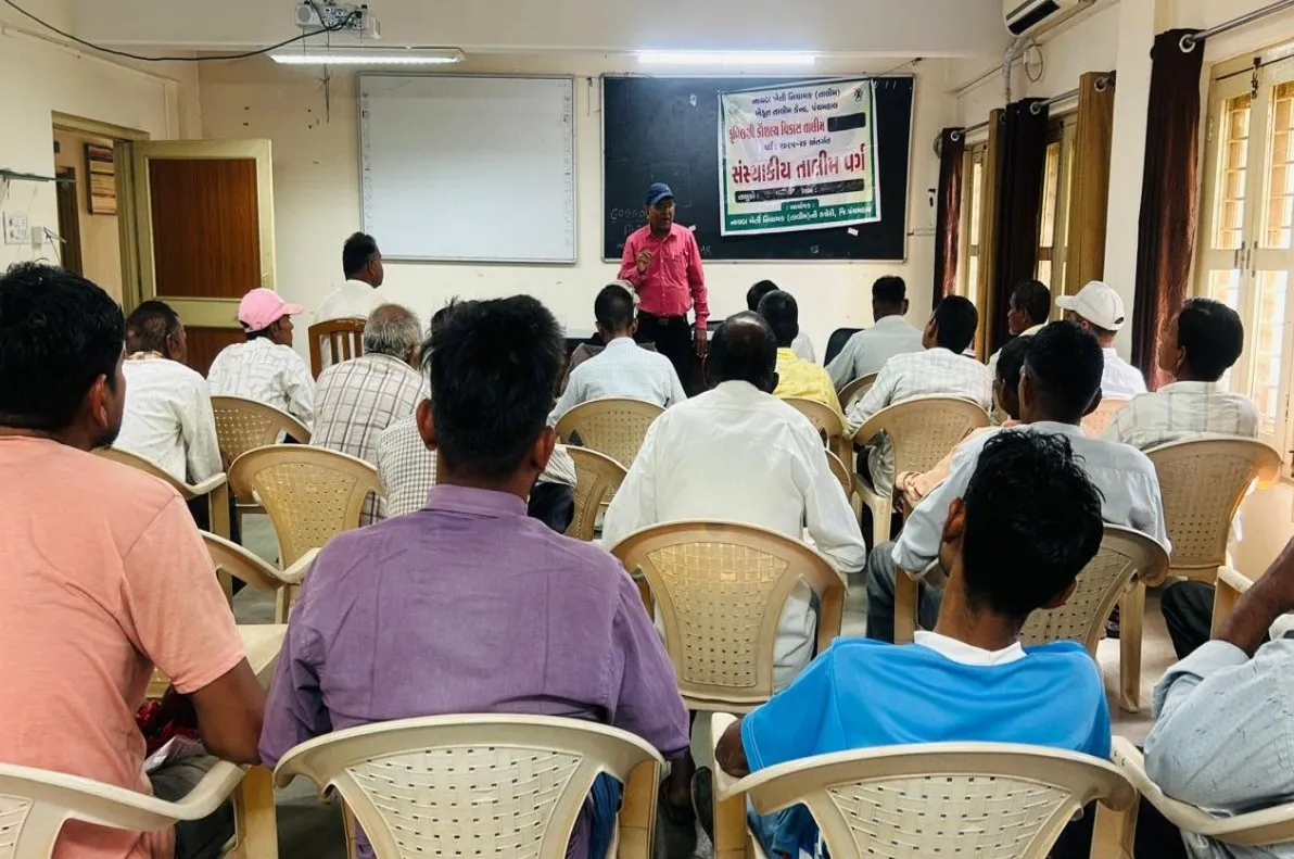 ગોધરામાં ખેડૂત તાલીમ કેન્દ્ર અને આત્મા પ્રોજેક્ટના સંયુક્ત ઉપક્રમે ત્રિ-દિવસીય યુવા સંસ્થાકીય તાલીમ વર્ગનું સફળ આયોજન 2 Godhra Youth Farmers Natural Farming Training Panchmahal.jpeg