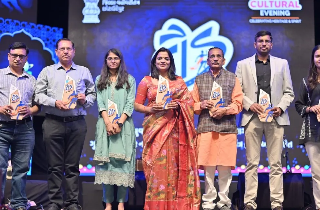 દોડ–છોટાઉદેપુર મેરેથોન અંતર્ગત બોડેલી ખાતે ઓસમાન મીર અને આમીર મીરની જુગલબંધીએ સર્જી સંગીતમય સાંસ્કૃતિક સંધ્યા 2 Chhota Udepur Marathon Cultural Night.jpeg