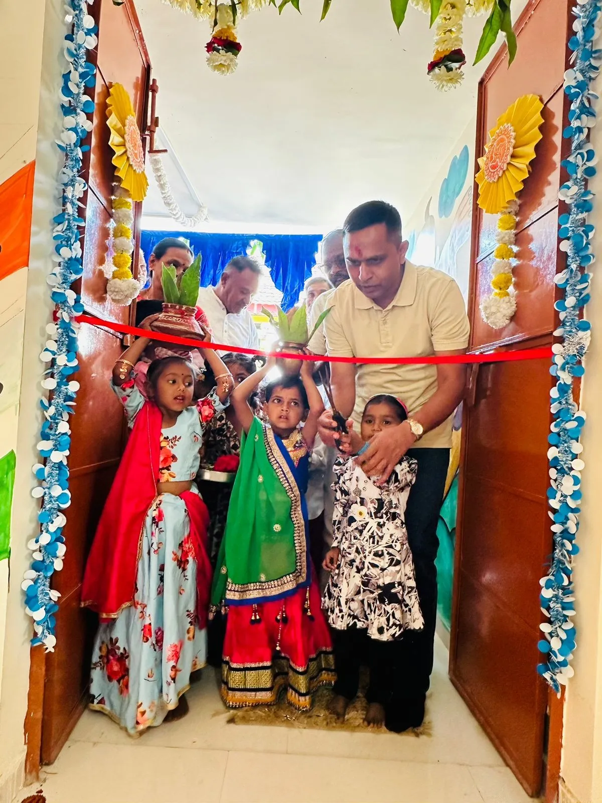 દાહોદ ધારાસભ્ય કનૈયાલાલ કિશોરીના વરદ હસ્તે મુવાલીયા ૦૧ અને નસીરપુર ૦૧ આંગણવાડી કેન્દ્રનું લોકાર્પણ 2 Dahod Anganwadi Center Inauguration 1.png