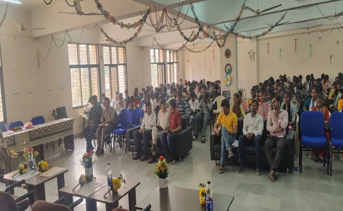 સરકારી વિનયન અને વાણિજ્ય કોલેજ આહવામાં NSS દ્વારા “BUDGET TALK@CAMPUS” કાર્યક્રમનું આયોજન 2 Budget Talk Campus Dang College 1.jpeg