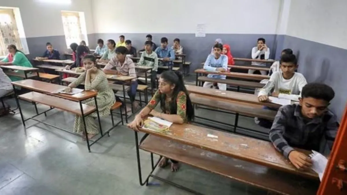 ધોરણ–૧૦ અને ૧૨ની બોર્ડ પરીક્ષા દરમિયાન વિદ્યાર્થીઓ માટે ગુજરાત માધ્યમિક શિક્ષણ બોર્ડ દ્વારા ટોલ ફ્રી હેલ્પલાઇન શરૂ 2 GSEB Board Exam Helpline 2026 1.png