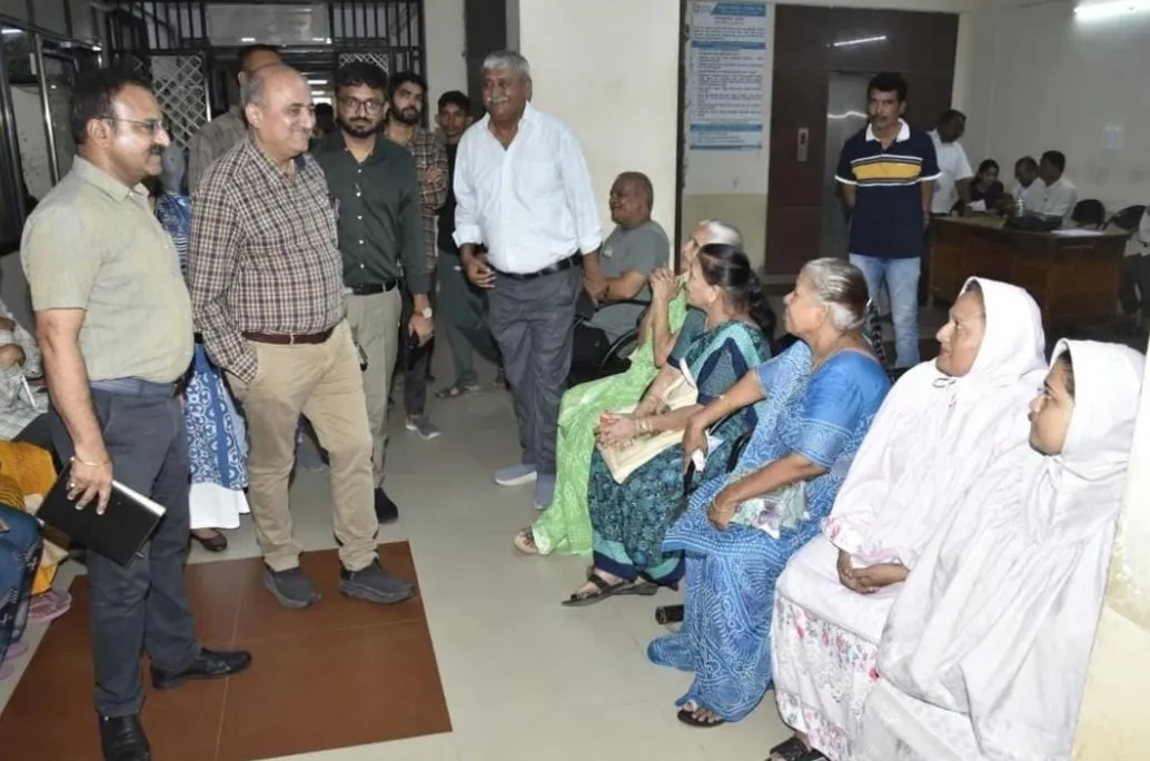 વહીવટી સમીક્ષા, રાત્રી સભા અને ગ્રામ મુલાકાતો દ્વારા જામનગર જિલ્લાના વિકાસને નવી દિશા આપતા કલેક્ટર કેતન ઠક્કર 4 Jamnagar Collector Ketan Thakkar Village Visit Initiative 2026 1.jpeg