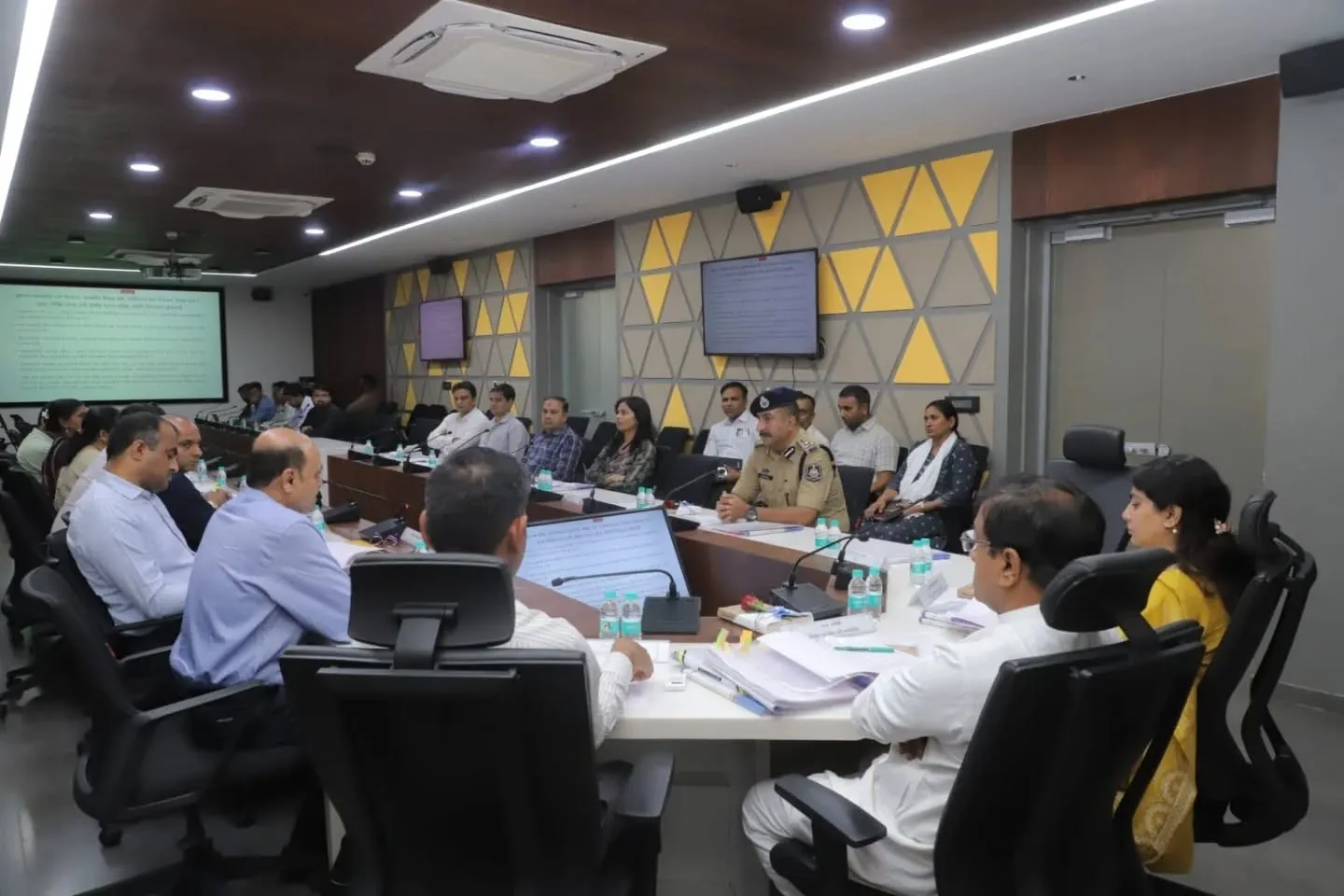 શિક્ષણ મંત્રી ડૉ. પ્રદ્યુમન વાજાની અધ્યક્ષતામાં બોર્ડ પરીક્ષાની સમીક્ષા બેઠક: ભયમુક્ત અને સુચારુ પરીક્ષા આયોજન પર ભાર 2 Gujarat Board Exam Preparation Review 2026 2.png