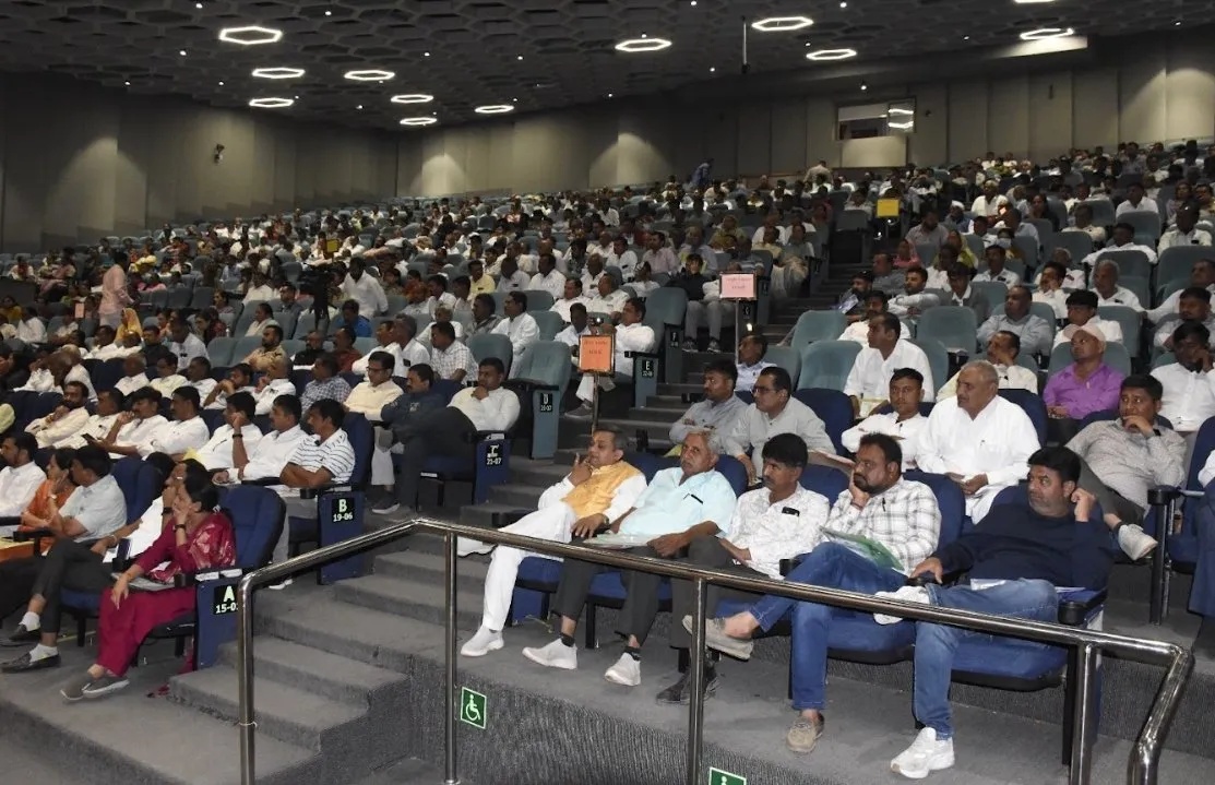 ગાંધીનગરમાં ૨૮૬ સરપંચોનો મહામિલન: સ્નેહમિલન અને તાલીમ શિબિરમાં ગ્રામ વિકાસનો સંકલ્પ 3 Gandhinagar District Panchayat Sarpanch Training Program 1.jpeg