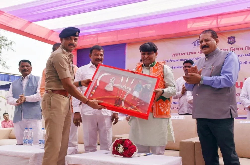 ધાનપુર તાલુકામાં પોલીસ પરિવાર માટે સુવિધાયુક્ત આવાસોની શરૂઆત: રાજ્યમંત્રી કમલેશ પટેલના હસ્તે ખાતમુહૂર્ત 3 Dahod Police Housing Inauguration Kamlesh Patel 1.jpeg