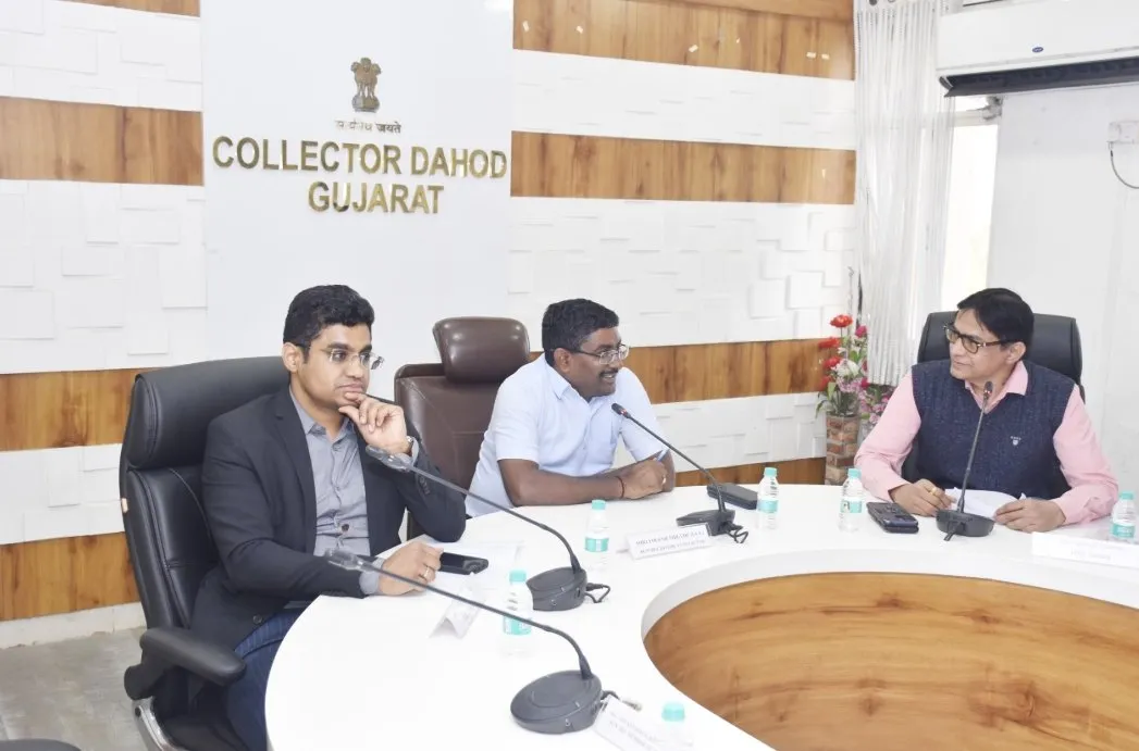 દાહોદ જિલ્લામાં બેંકિંગ કામગીરીની સમીક્ષા બેઠક: જન સુરક્ષા યોજનાઓ પર વિશેષ ભાર સાથે પ્રેઝન્ટેશન 2 Dahod District Bank Review Meeting 2025 1.jpeg