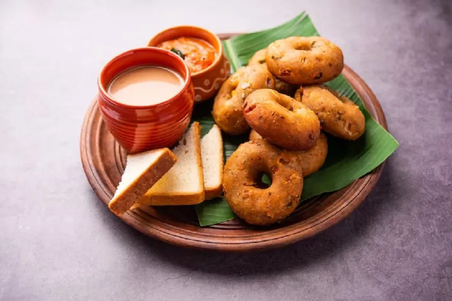 વધેલી બ્રેડનો અદભૂત ઉપયોગ: માત્ર ૧૦ મિનિટમાં બનાવો ક્રિસ્પી મેંદુ વડા! 2 maindu.jpg