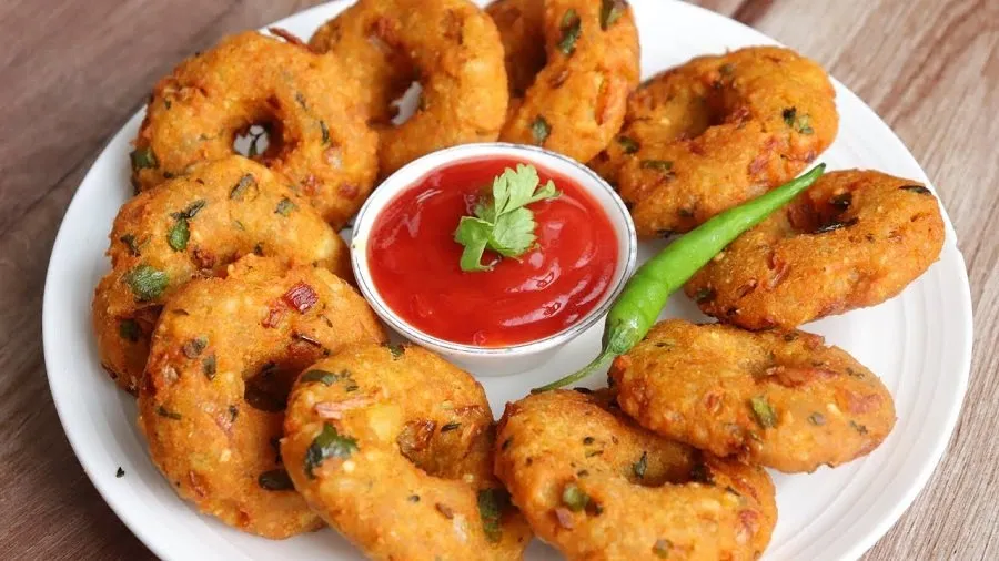 વધેલી બ્રેડનો અદભૂત ઉપયોગ: માત્ર ૧૦ મિનિટમાં બનાવો ક્રિસ્પી મેંદુ વડા! 3 min.jpg