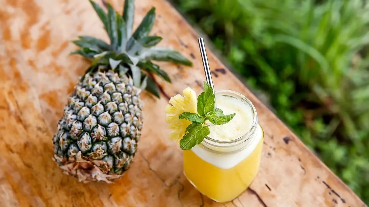 Pineapple Juice: પાચનથી લઈને હૃદય સુધી, જાણો કેમ આયુર્વેદ આને 'સ્વાસ્થ્યનું વરદાન' ગણાવે છે 3 Pineapple Juice.jpg