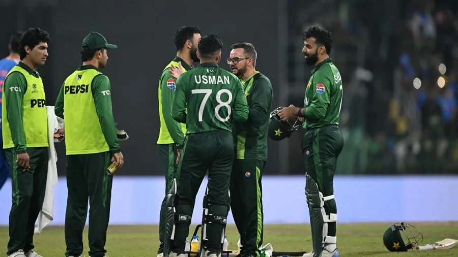 IND vs PAK: ભારત સામે હારતા જ પાકિસ્તાની ડ્રેસિંગ રૂમમાં છવાયો માતમ, કોચે ખોલી પોલ 2 pak.jpg