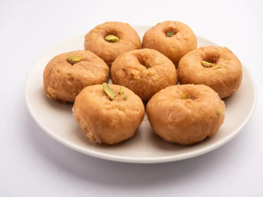 હવે ડાયાબિટીસના દર્દીઓ પણ મન ભરીને ખાશે મિઠાઈ! જાણો કેવી રીતે બનાવવી 'નો સુગર બાલૂશાહી' 3 Balushahi