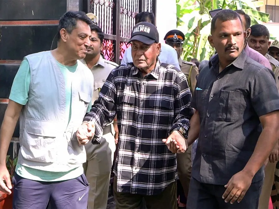 સલીમ ખાન હોસ્પિટલમાં એડમિટ: જાણો અત્યારે કેવી છે તેમની હાલત અને સલમાન ખાને શું કહ્યું? 2 salamn khan2.jpg