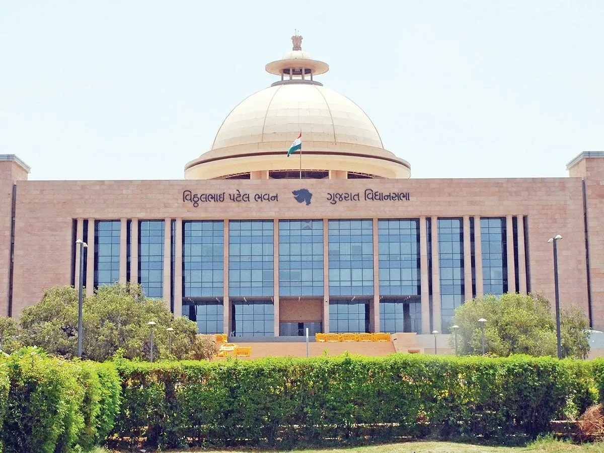 ગુજરાત વિધાનસભામાં ઐતિહાસિક સુધારો: શ્રમિકો અને વેપારીઓ માટે 'દુકાન અને સંસ્થા વિધેયક' પસાર 3 Gujarat Vidhansabha.jpg