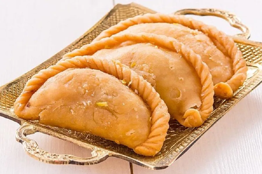 હોળી પર ગુંજીયા બનાવવાની વર્ષો જૂની પરંપરા, આ સિક્રેટ મસાલાથી ગુંજીયા બનશે વધુ ટેસ્ટી 2 Gujiya