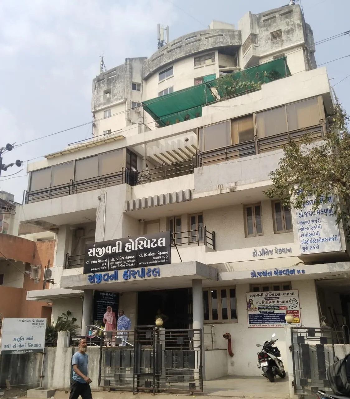 કરમસદ આણંદ મહાનગરપાલિકાની અચાનક તપાસ, પરવાનગી વગર ચાલતી બે હોસ્પિટલો પર એક લાખ રૂપિયાનો દંડ 3 Anand Municipal Hospital Inspection Action 2.png