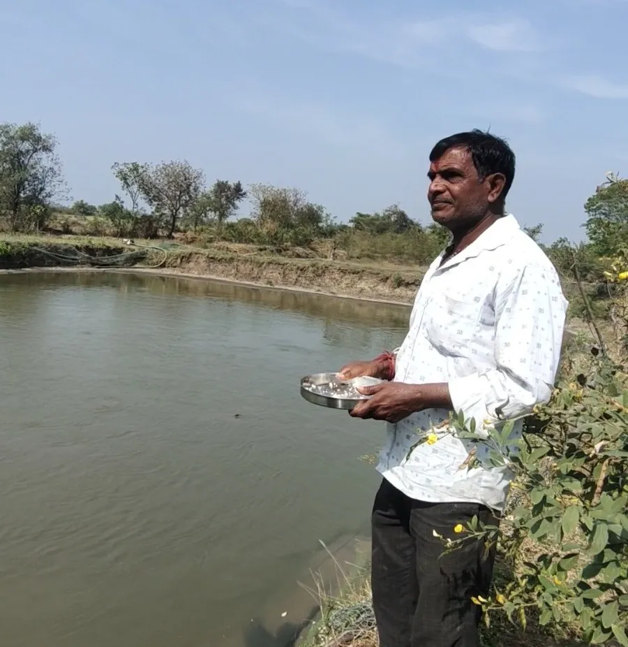 વડોદરા જિલ્લાના પ્રગતિશીલ ખેડૂત લક્ષ્મણભાઈ જાદવે ત્રિમુખી ખેતીથી બમણી નહીં પરંતુ ત્રણ ઘણી આવક મેળવી 2 Vadodara Integrated Farming Success Model 1.png