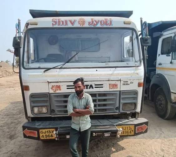 ગાંધીનગર જિલ્લામાં ખનિજ માફિયાઓ સામે ઝીરો ટોલરન્સ: કલેક્ટર મેહુલ કે. દવેની આગેવાનીમાં મોટી કાર્યવાહી, રૂ. ૩ કરોડનો મુદ્દામાલ જપ્ત 2 Gandhinagar Illegal Mining Crackdown 2026 1.jpeg