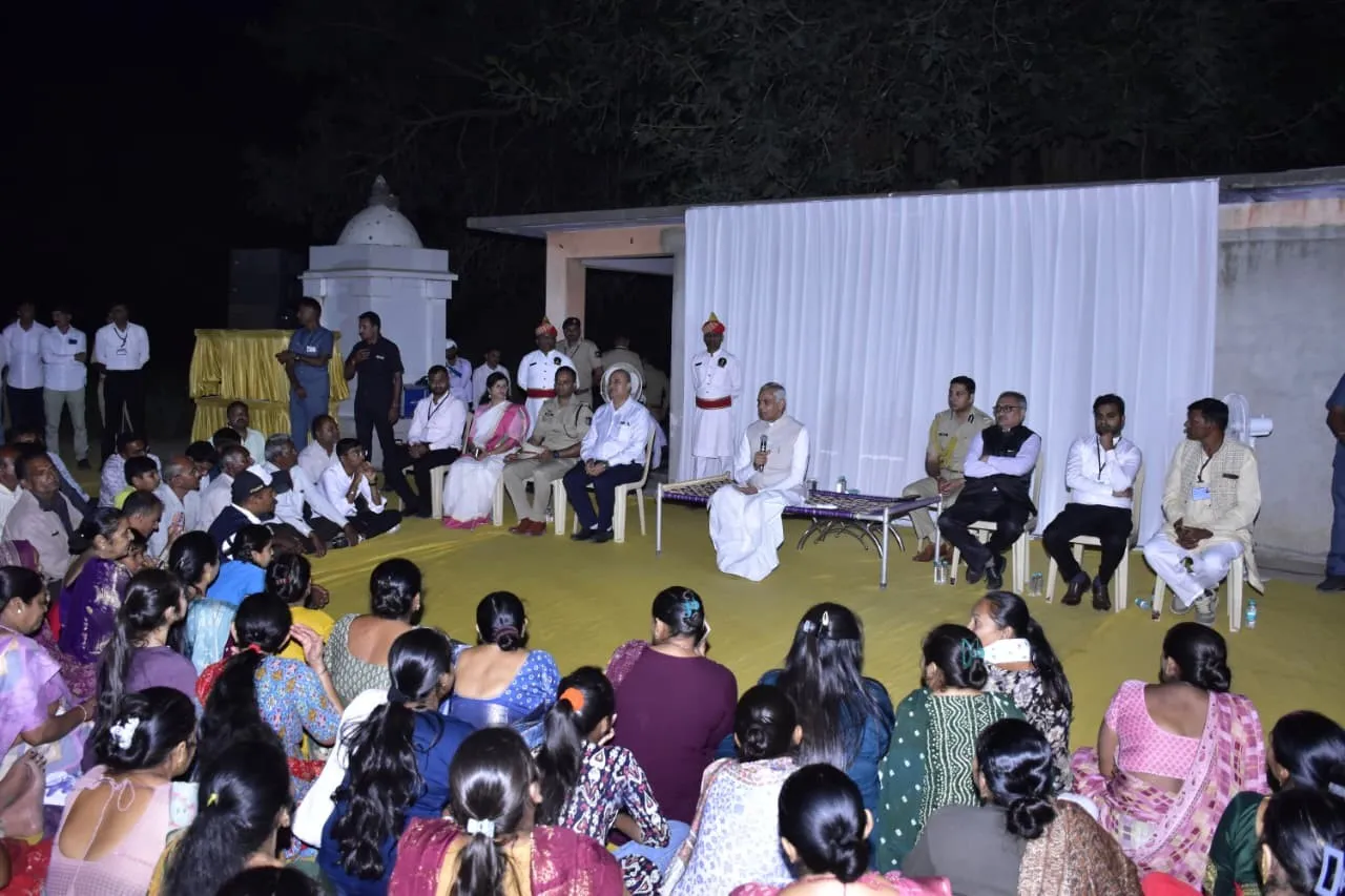 ભાદરામાં ઊંડ નદી કિનારે રાજ્યપાલ આચાર્ય દેવવ્રતની રાત્રી સભા : આધ્યાત્મિકતા, સ્વચ્છતા અને પર્યાવરણનો સંદેશ 2 Bhadra Governor Night Sabha 1.png