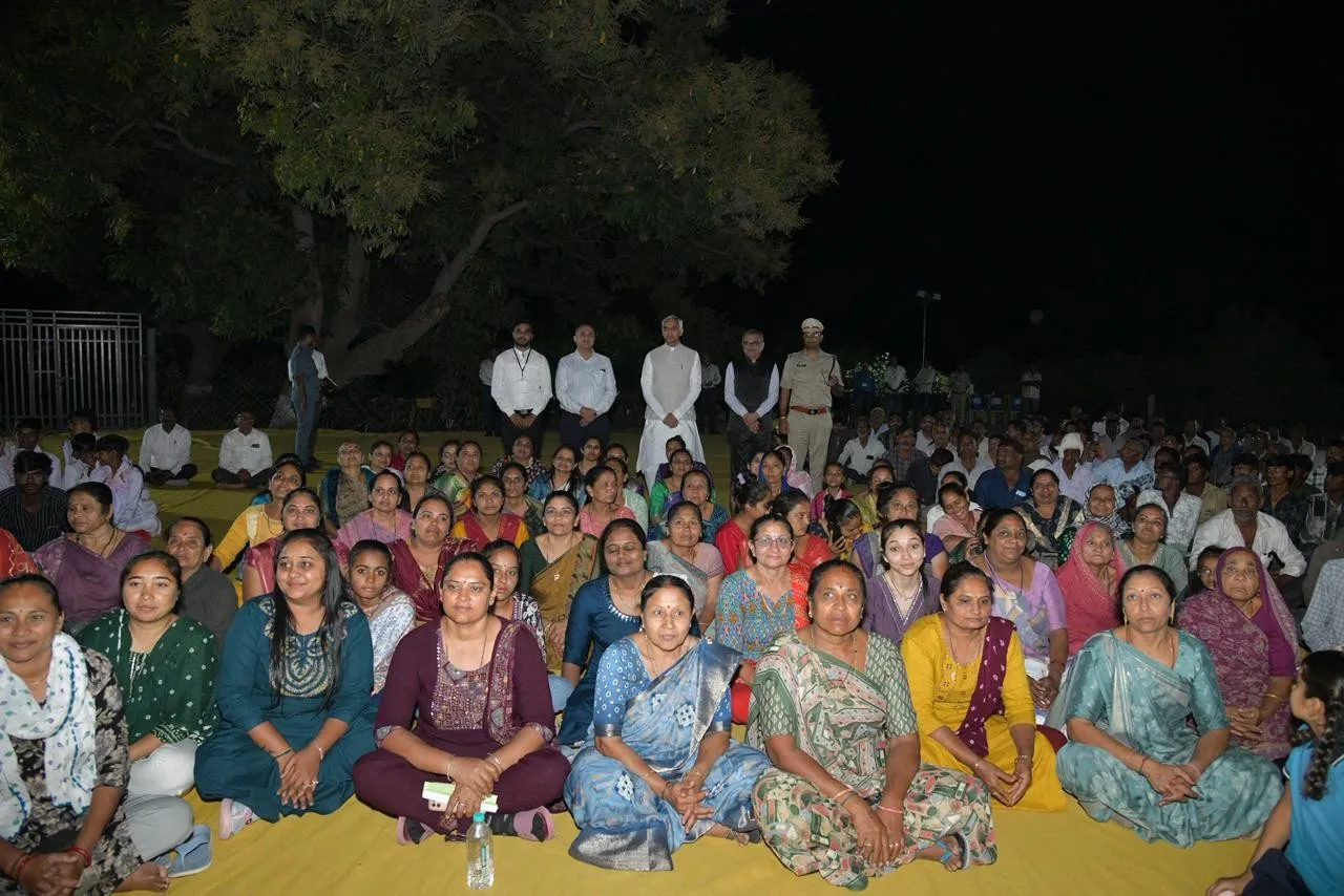 ભાદરામાં ઊંડ નદી કિનારે રાજ્યપાલ આચાર્ય દેવવ્રતની રાત્રી સભા : આધ્યાત્મિકતા, સ્વચ્છતા અને પર્યાવરણનો સંદેશ 3 Bhadra Governor Night Sabha 2.png