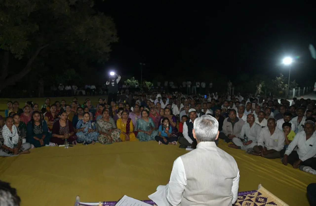 ભાદરામાં ઊંડ નદી કિનારે રાજ્યપાલ આચાર્ય દેવવ્રતની રાત્રી સભા : આધ્યાત્મિકતા, સ્વચ્છતા અને પર્યાવરણનો સંદેશ 4 Bhadra Governor Night Sabha 3.png
