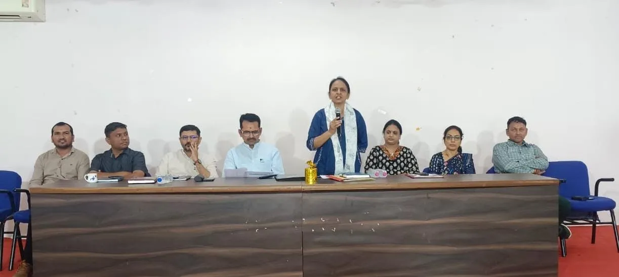 આણંદમાં ધોરણ ૧૦ અને ૧૨ની બોર્ડ પરીક્ષાના સુચારૂ આયોજન માટે સ્થળ સંચાલકો અને સરકારી પ્રતિનિધિઓની માર્ગદર્શક બેઠક 2 Anand Board Exam Preparation Meeting 2026.png