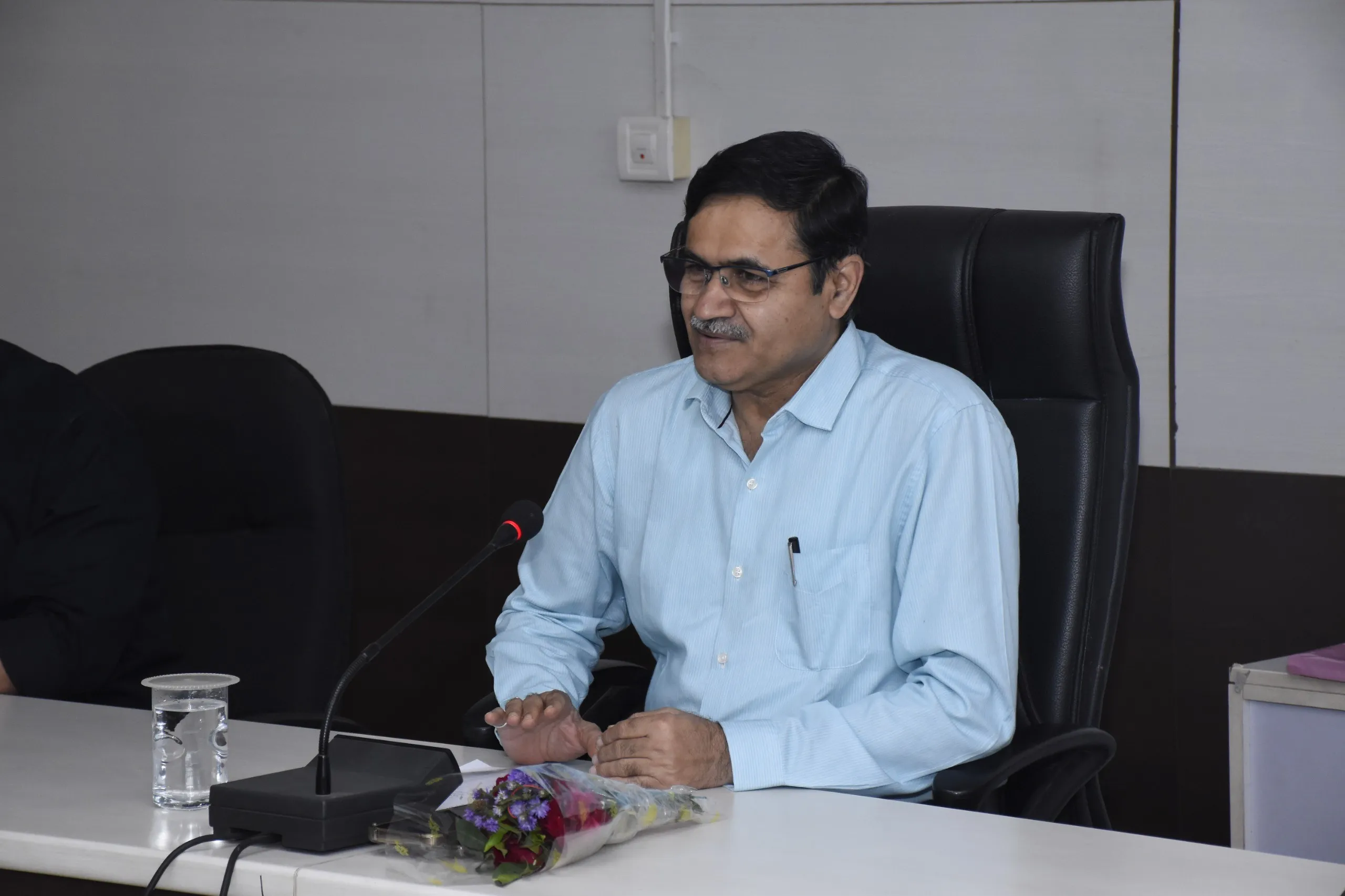 વિશ્વ માતૃભાષા દિવસ નિમિત્તે માહિતી કમિશનરની કચેરી ખાતે ગુજરાતી ભાષાના ગૌરવ સાથે વિશેષ કાર્યશાળાનું આયોજન 2 World Mother Language Day Gujarati Workshop Gandhinagar 2