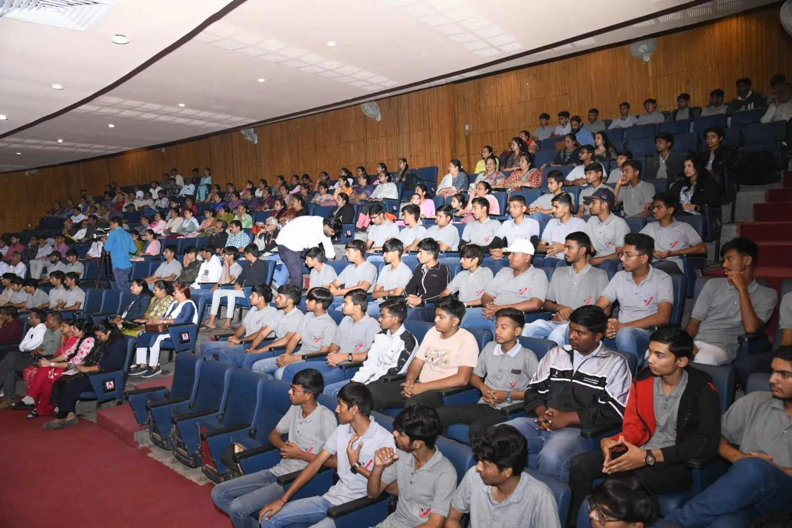 રાજકોટમાં આંતરરાષ્ટ્રીય માતૃભાષા દિવસની ભાવસભર ઉજવણી, રાજભાષા પ્રદર્શન અને પરિસંવાદમાં ગુજરાતી ભાષાના ગૌરવનું ગાન 3 Rajkot International Mother Language Day Gujarati Seminar 1.png