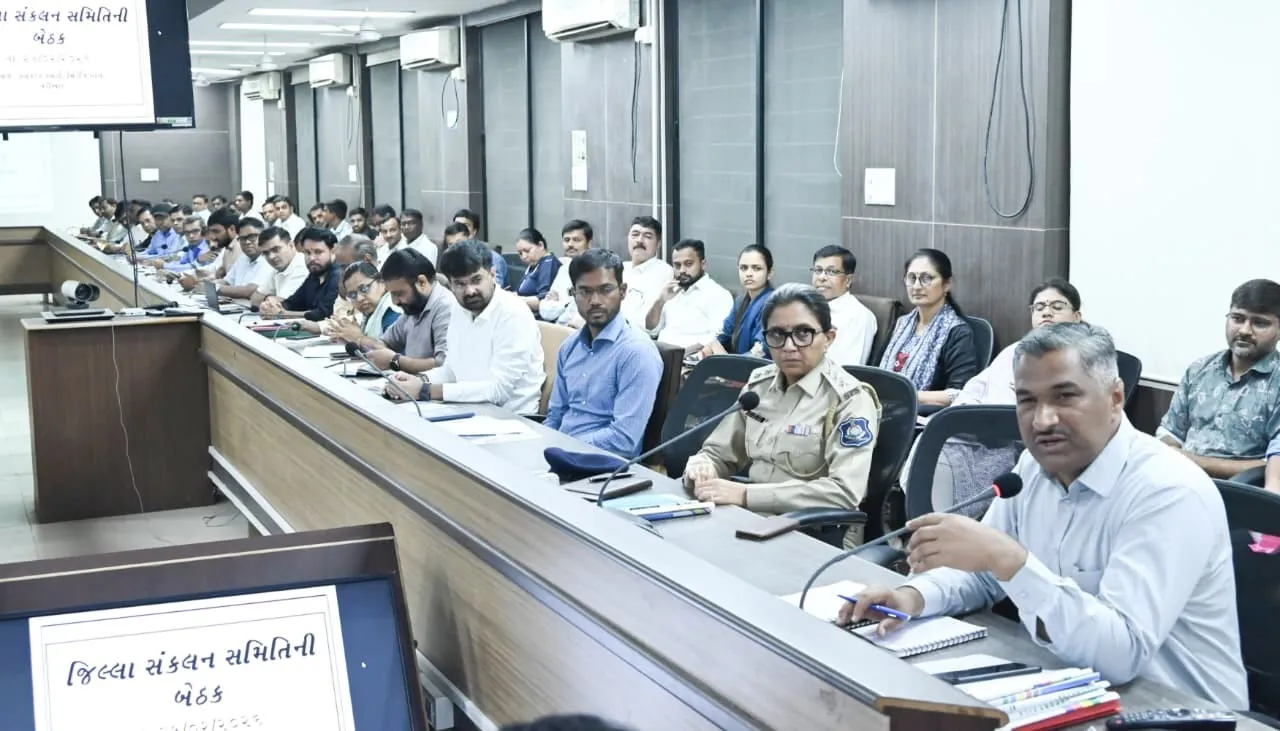 નડિયાદમાં સાંસદ દેવુસિંહ ચૌહાણ અને કલેકટર અમિત પ્રકાશ યાદવની હાજરીમાં જિલ્લા સંકલન બેઠક યોજાઈ 3 Nadiad District Coordination Meeting 1.png