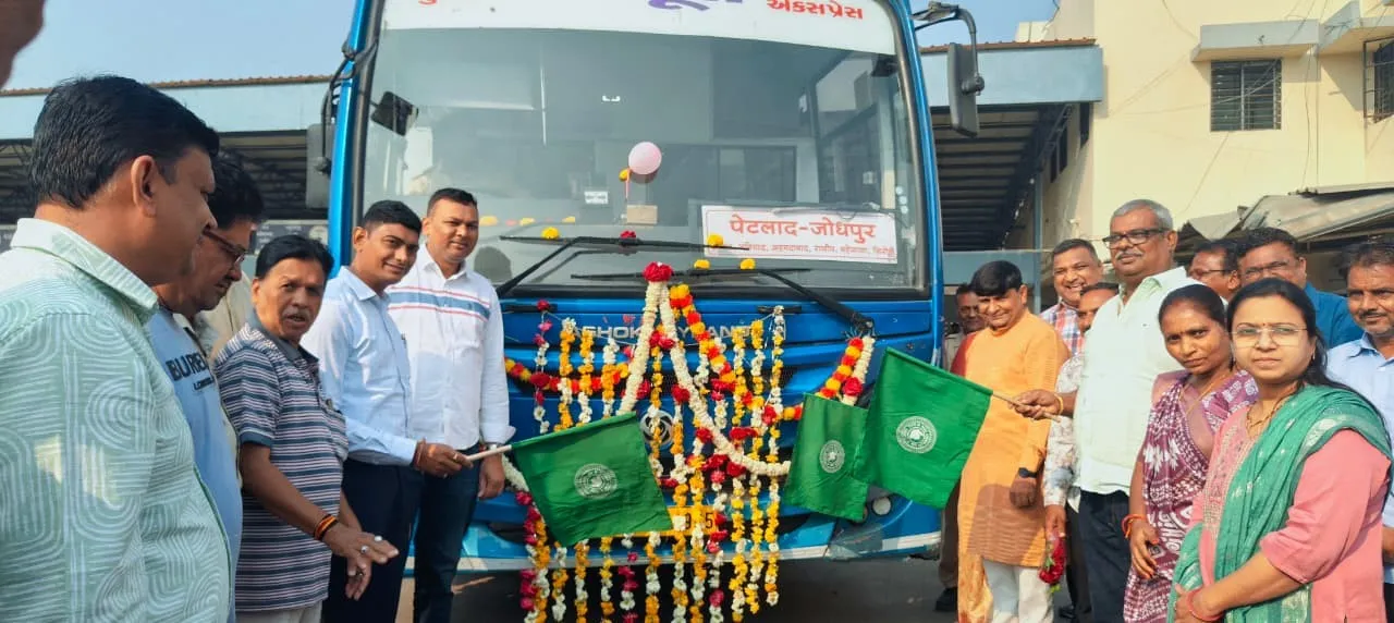 પેટલાદથી જોધપુર નવી એસટી બસ સેવાની શરૂઆત, મંત્રીશ્રી કમલેશભાઈ પટેલના હસ્તે લીલી ઝંડી આપી જનસેવામાં સમર્પિત 3 Petlad Jodhpur GSRTC Bus Service 2.png