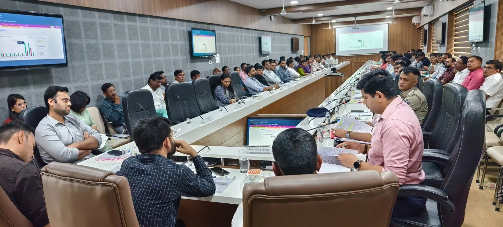 તાપી જિલ્લામાં સંકલન સહ ફરિયાદ નિવારણ સમિતિની બેઠક: કલેક્ટર ડો. વિપીન ગર્ગે અરજીઓના ઝડપી નિકાલ પર ભાર મૂક્યો 3 Tapi District Coordination Committee Meeting 1.png