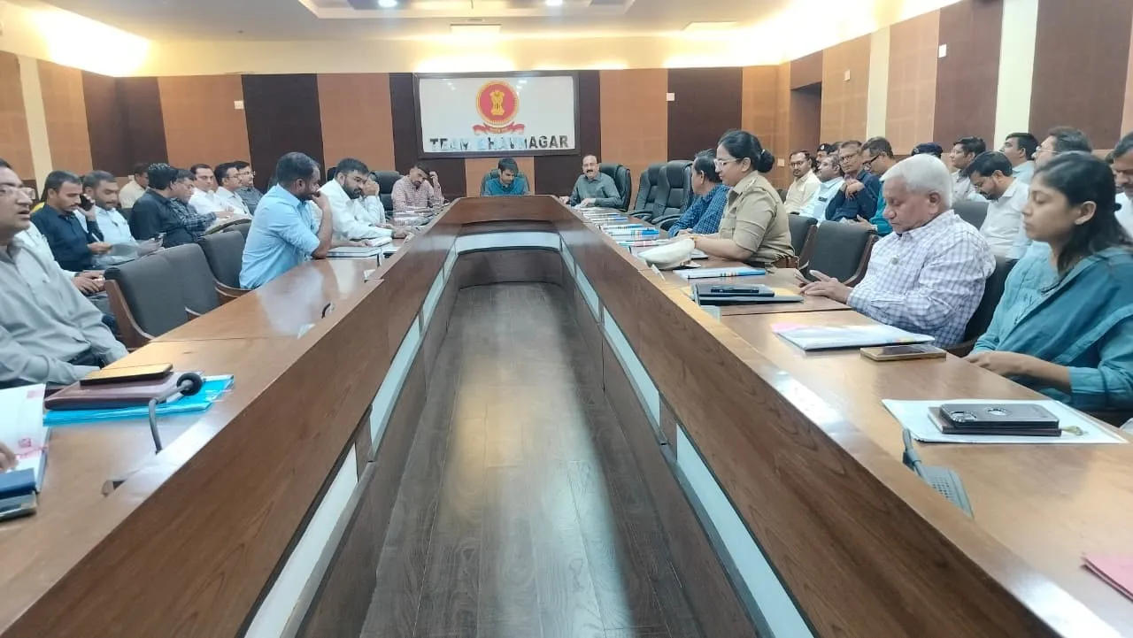 ભાવનગર ખાતે ઈ.ચા. કલેક્ટર હનુલ ચૌધરીના અધ્યક્ષસ્થાને જિલ્લા સંકલન અને ફરિયાદ સમિતિની બેઠક યોજાઈ 2 Bhavnagar District Coordination Committee Meeting.png