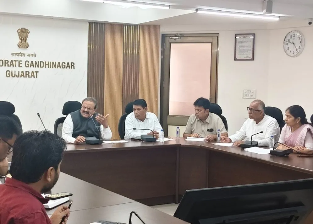 ગાંધીનગર જિલ્લાના પ્રવાસન વિકાસને વેગ આપવા જિલ્લા કલેક્ટર મેહુલ કે. દવેના અધ્યક્ષસ્થાને મહત્વપૂર્ણ બેઠક 3 Gandhinagar District Tourism Development Meeting 2.jpeg
