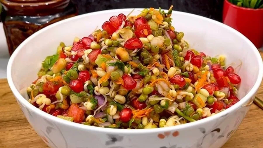 ઘરે જ બનાવો રેસ્ટોરન્ટ જેવું ચટાકેદાર સ્પ્રાઉટ્સ સલાડ 2 salad.jpg