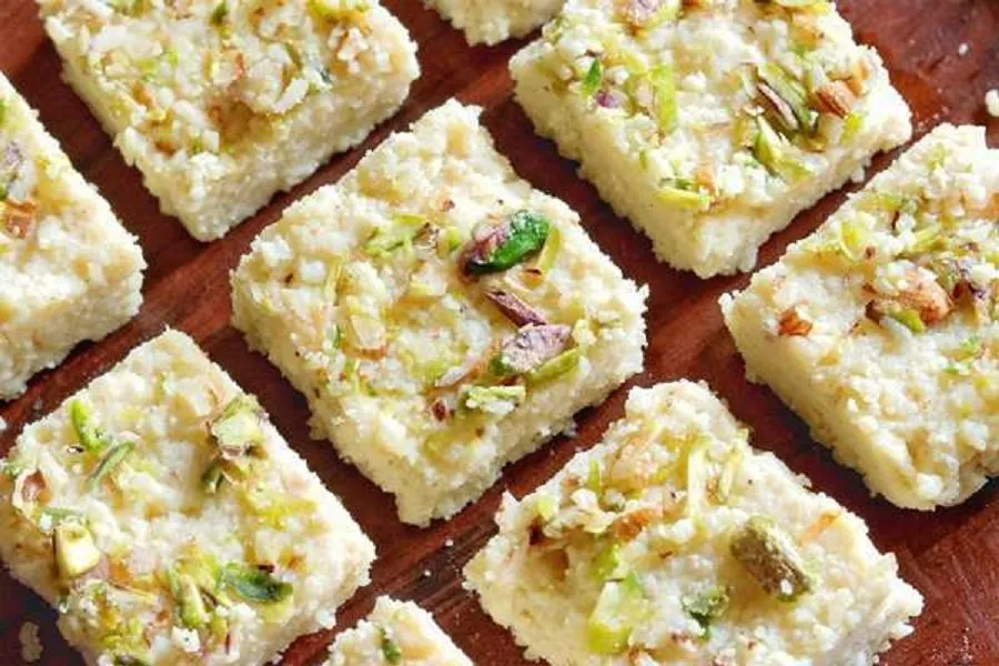 ફાટેલા દૂધમાંથી ઘરે જ બનાવો બજાર જેવી મોંઘી મીઠાઈ 3 barfi11.jpg