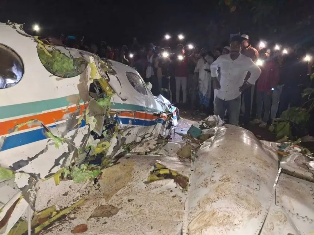 Ranchi Plane Crash: પાયલોટે રૂટ બદલવા માંગી હતી મંજૂરી, પણ રડાર પરથી વિમાન ગાયબ અને બધું પૂરું... 2 Ranchi