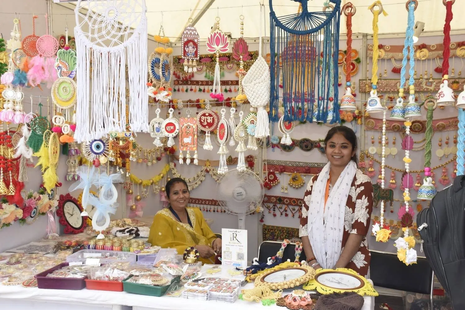 ગુજરાત વિધાનસભાના પ્રાંગણમાં ‘હર ઘર સ્વદેશી’ અભિયાન અંતર્ગત મહિલા આર્ટ એન્ડ ક્રાફ્ટ ફેસ્ટિવલનો ભવ્ય પ્રારંભ 2 GujaratAssemblyWomenEmpowermentSwadeshiProducts 1.png
