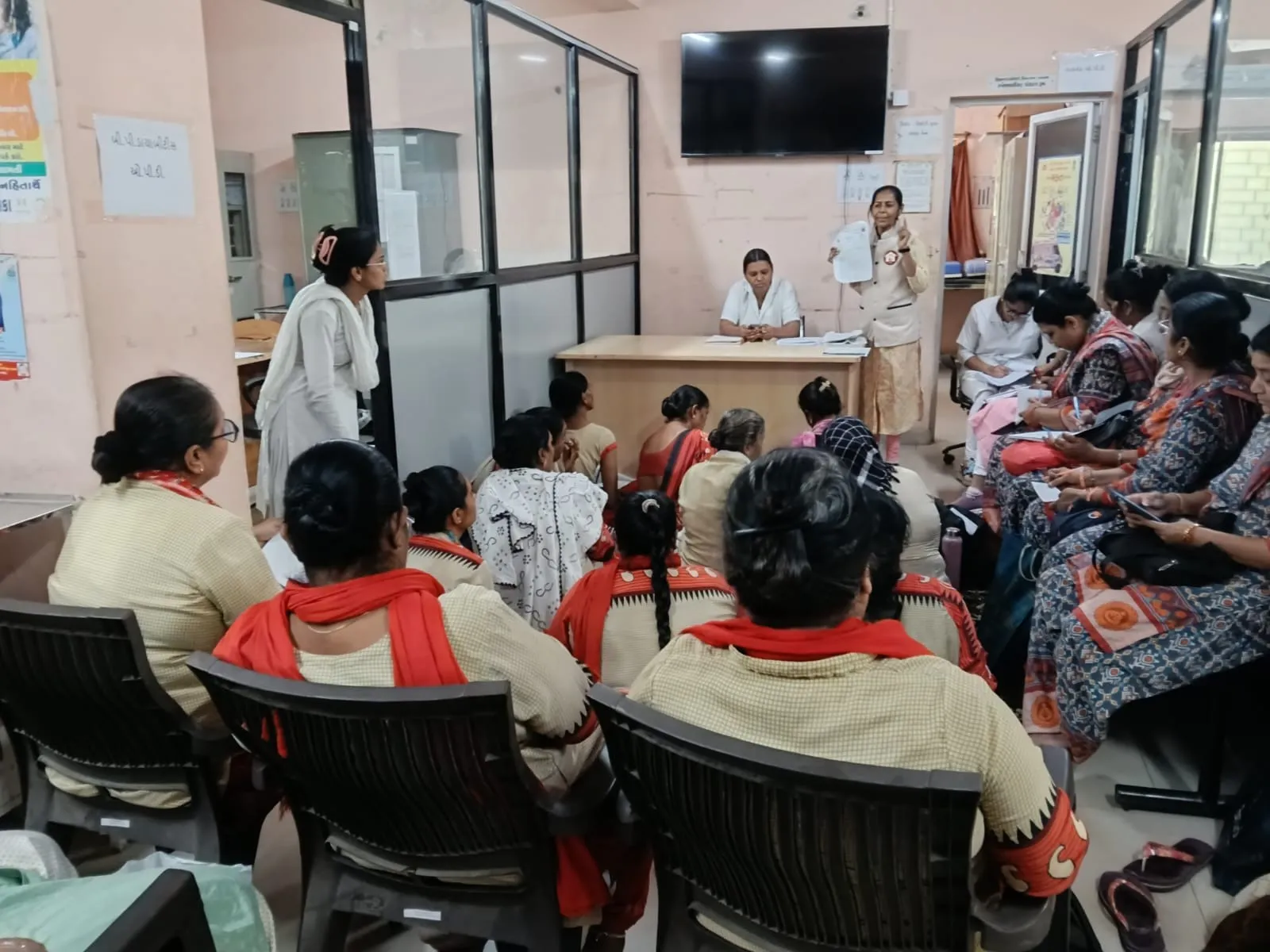 રાજકોટના નંદન વન આરોગ્ય કેન્દ્ર ખાતે સખી વન સ્ટોપ સેન્ટર દ્વારા મહિલાઓ માટે જાગૃતિ કાર્યક્રમ 2 Rajkot Sakhi One Stop Centre Awareness Program.png