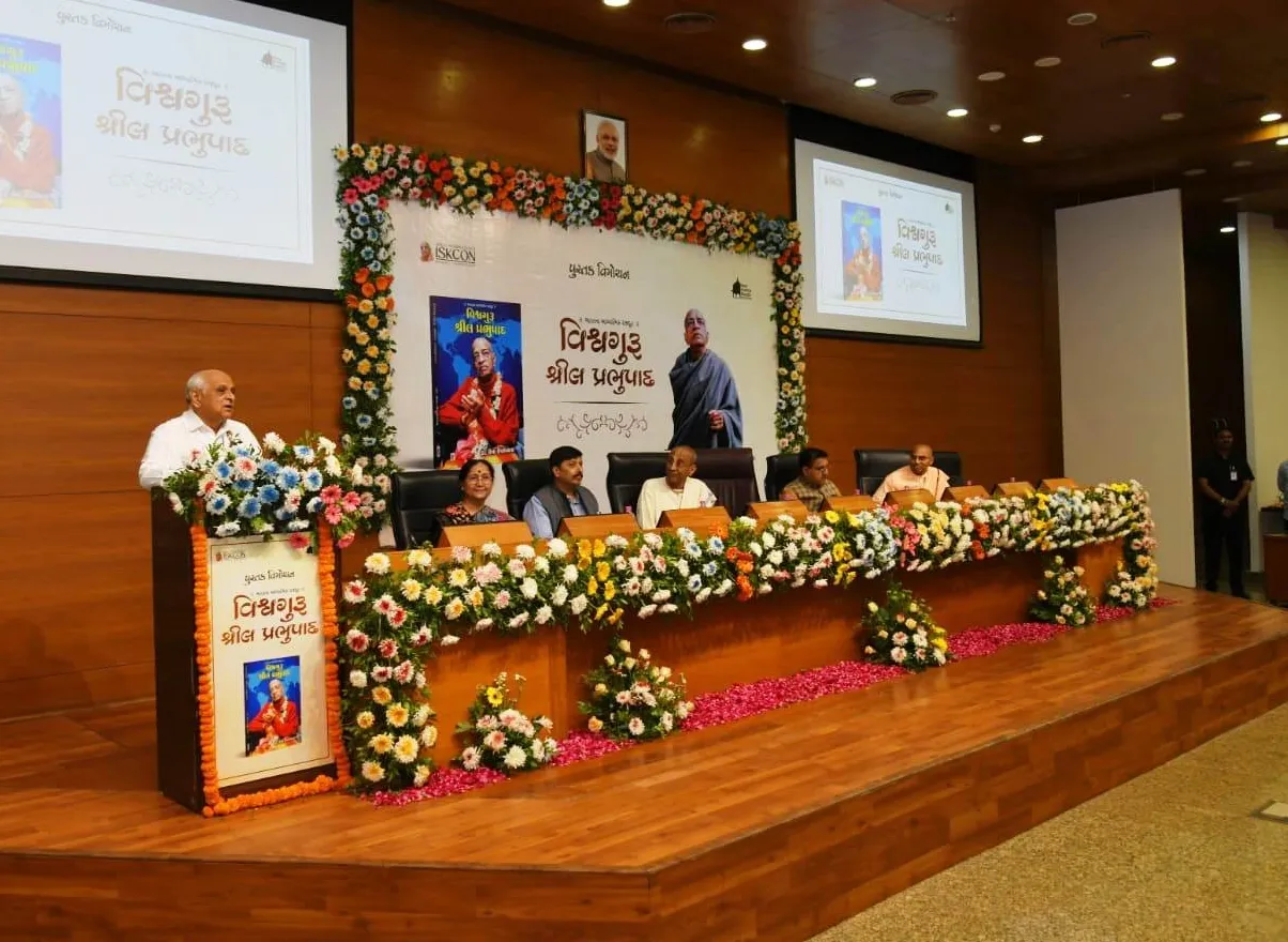 ઇસ્કોનના સંસ્થાપક આચાર્ય શ્રીલ પ્રભુપાદના પ્રેરણાદાયી જીવન પર આધારિત પુસ્તકનું ગાંધીનગરમાં લોકાર્પણ 3 Srila Prabhupada Gujarati Biography Book Launch 1.png