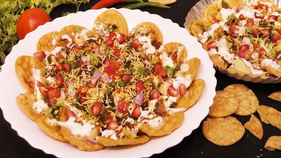 ઘરે બનાવો લારી જેવી ટેસ્ટી દહીં પાપડી ચાટ, જાણો સ્ટેપ-બાય-સ્ટેપ રીત 3 Dahi Papdi Chaat