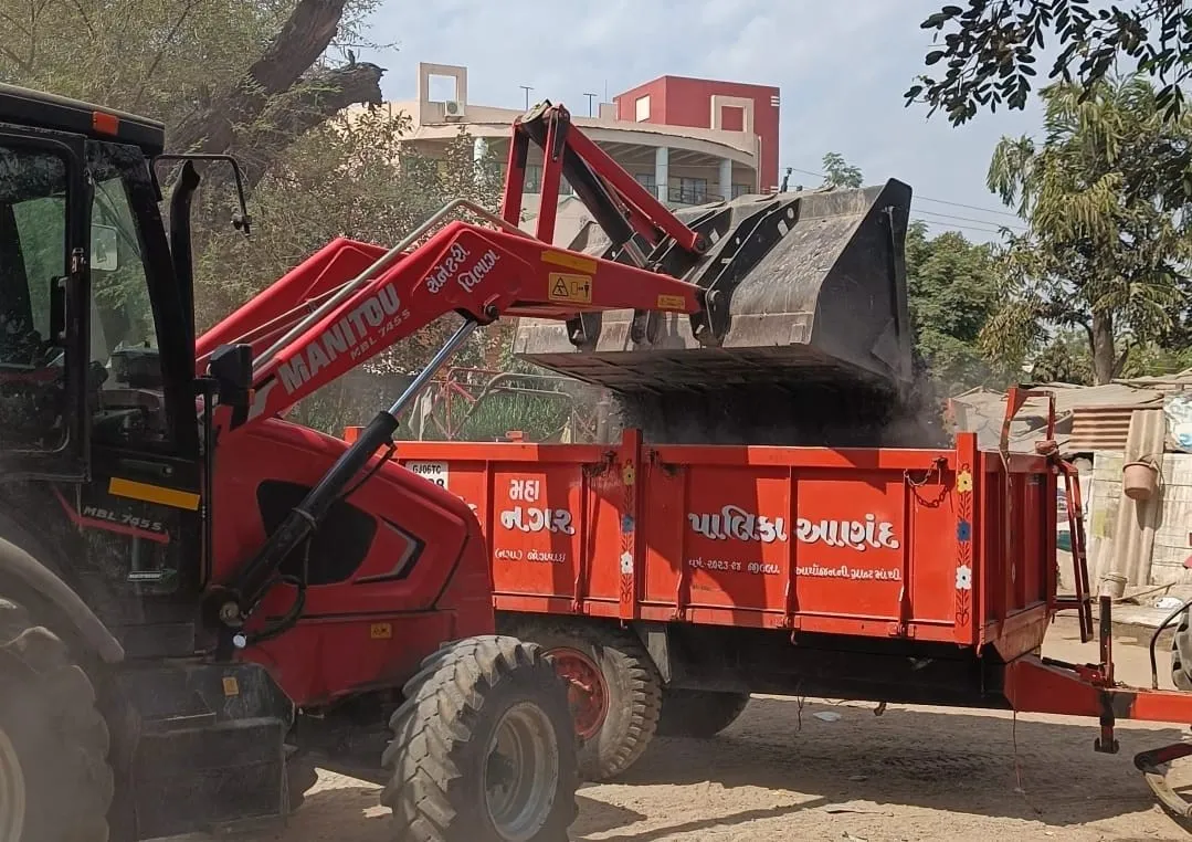 કરમસદ–આણંદ મહાનગરપાલિકા દ્વારા ગેરકાયદેસર દબાણો સામે કાર્યવાહી 2 Karmasad Anand Municipal Encroachment Removal Drive 1.png