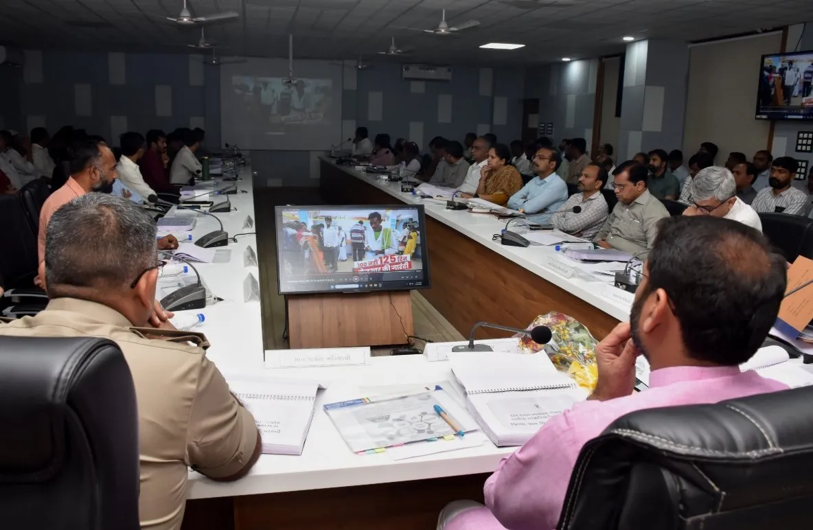 મોરબીમાં સાંસદ વિનોદભાઈ ચાવડાના અધ્યક્ષસ્થાને દિશા બેઠક યોજાઈ, વિકાસ યોજનાઓની વ્યાપક સમીક્ષા 3 Morbi DISHA Committee Development Review 1.jpeg