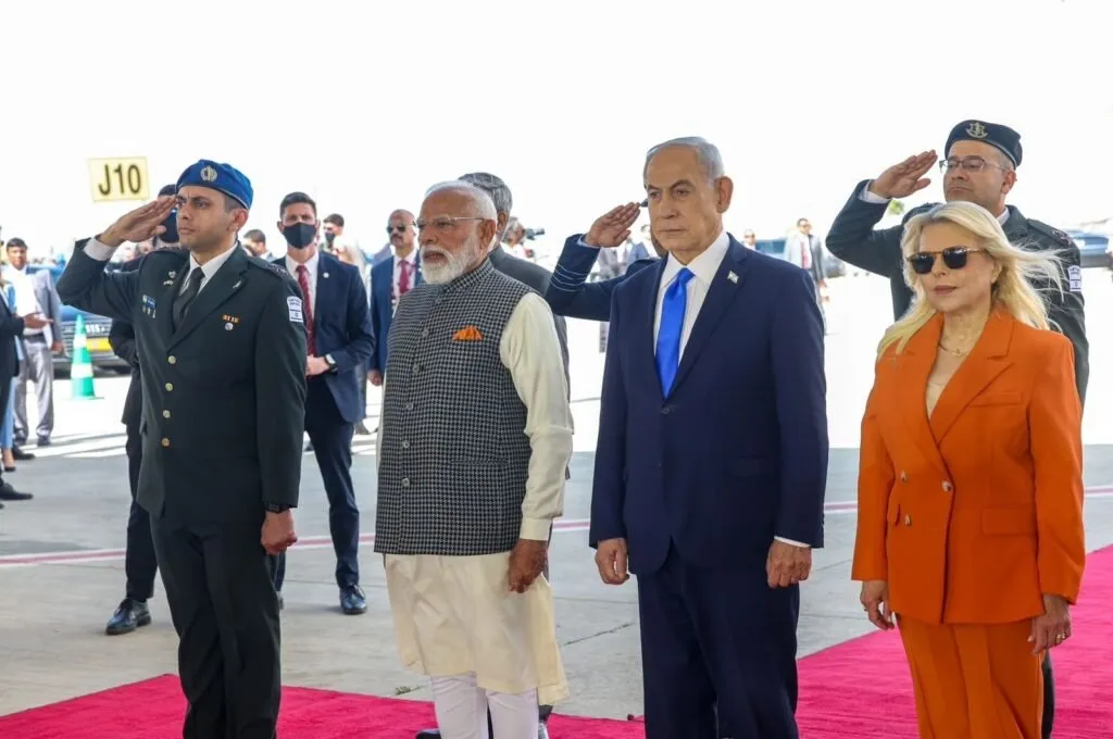 ઇઝરાયલમાં પીએમ મોદીનું શાહી સ્વાગત: નેતન્યાહૂએ કહ્યું- "તમને આવકારવા એ અમારા માટે ગર્વ અને સન્માનની વાત" 2 Isreal
