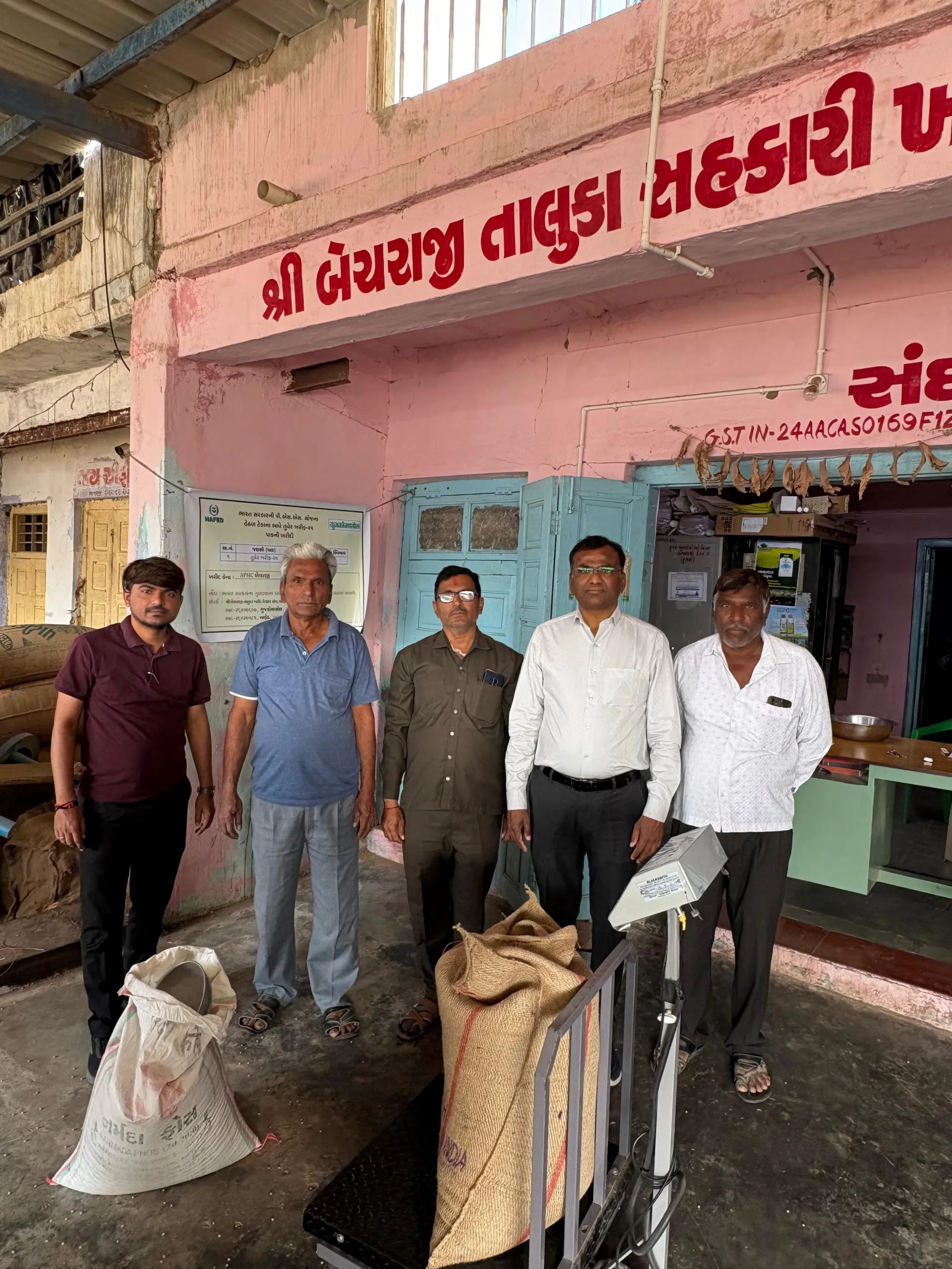 મહેસાણાના બેચરાજી TPSU ખાતે નાફેડ અને ગુજકોમાસોલ દ્વારા તુવેર ખરીદીનો પ્રારંભ 2 Mehsana Tur Procurement MSP 2026 scaled.png