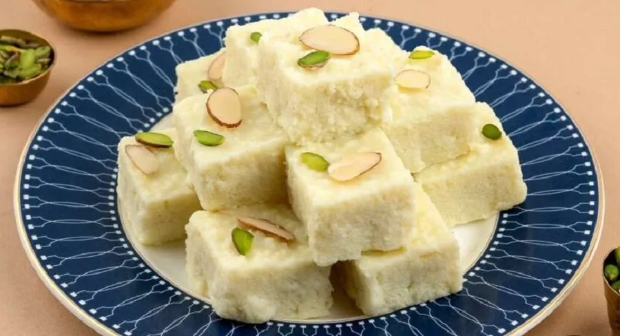 શું તમે પણ મહેમાનો માટે ખાસ મીઠાઈ બનાવવા માંગો છો? ટ્રાય કરો આ હોમમેડ મલાઈ બરફી 3 Malai Barfi