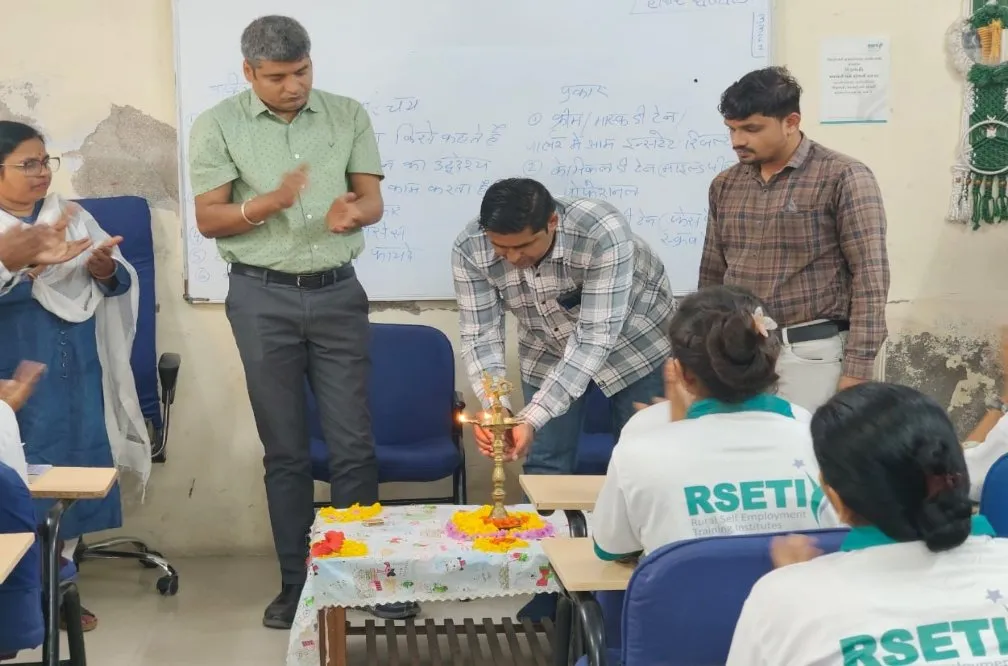 ભાવનગરમાં એસ.બી.આઈ. ગ્રામ સ્વરોજગાર તાલીમ સંસ્થા દ્વારા 35 દિવસની જુનીયર બ્યુટી પ્રેક્ટીશનર નિવાસી તાલીમ 2 Bhavnagar SBI RSETI Beauty Training 2026.jpeg