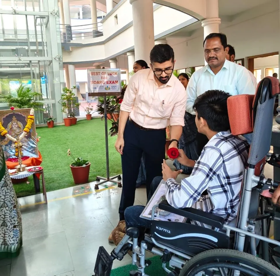 વલસાડમાં બોર્ડ પરીક્ષાનો શાંતિપૂર્ણ પ્રારંભ, કલેકટર ભવ્ય વર્મા સહિત અધિકારીઓએ વિદ્યાર્થીઓને આપ્યો આત્મવિશ્વાસનો સંદેશ 3 Valsad Board Exam Administrative Support 2026 1.png