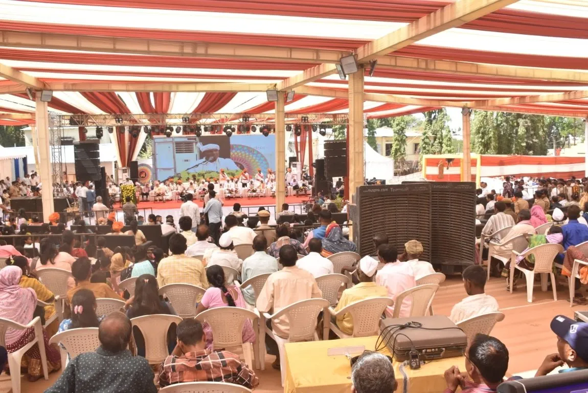 આહવામાં ભવ્ય ‘ડાંગ દરબાર’નો પ્રારંભ: રાજવી સન્માન સાથે આદિવાસી ગૌરવની અનોખી ઉજવણી 3 Dang Darbar Ahwa 2026 Celebration 1.jpeg
