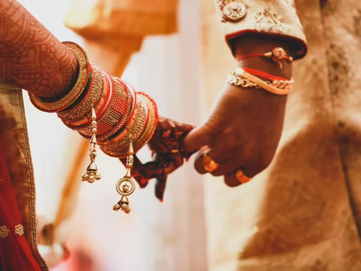 લગ્નના 7 ફેરા: માત્ર એક રસ્મ કે સુખી જીવનની ચાવી? 99% લોકો નથી જાણતા આ સાત વચનોનો અર્થ 2 WEDDING .jpg