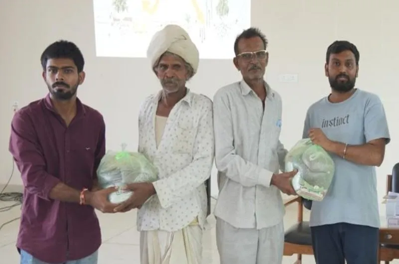 હાલોલ ખાતે પ્રાકૃતિક ખેતી પાક નિદર્શન અને તાલીમ કાર્યક્રમ, ૨૫૬ ખેડૂતોમાં વૈજ્ઞાનિક ખેતી પ્રત્યે ઉત્સાહ 2 Halol Natural Farming Training Program Gujarat 2.jpeg