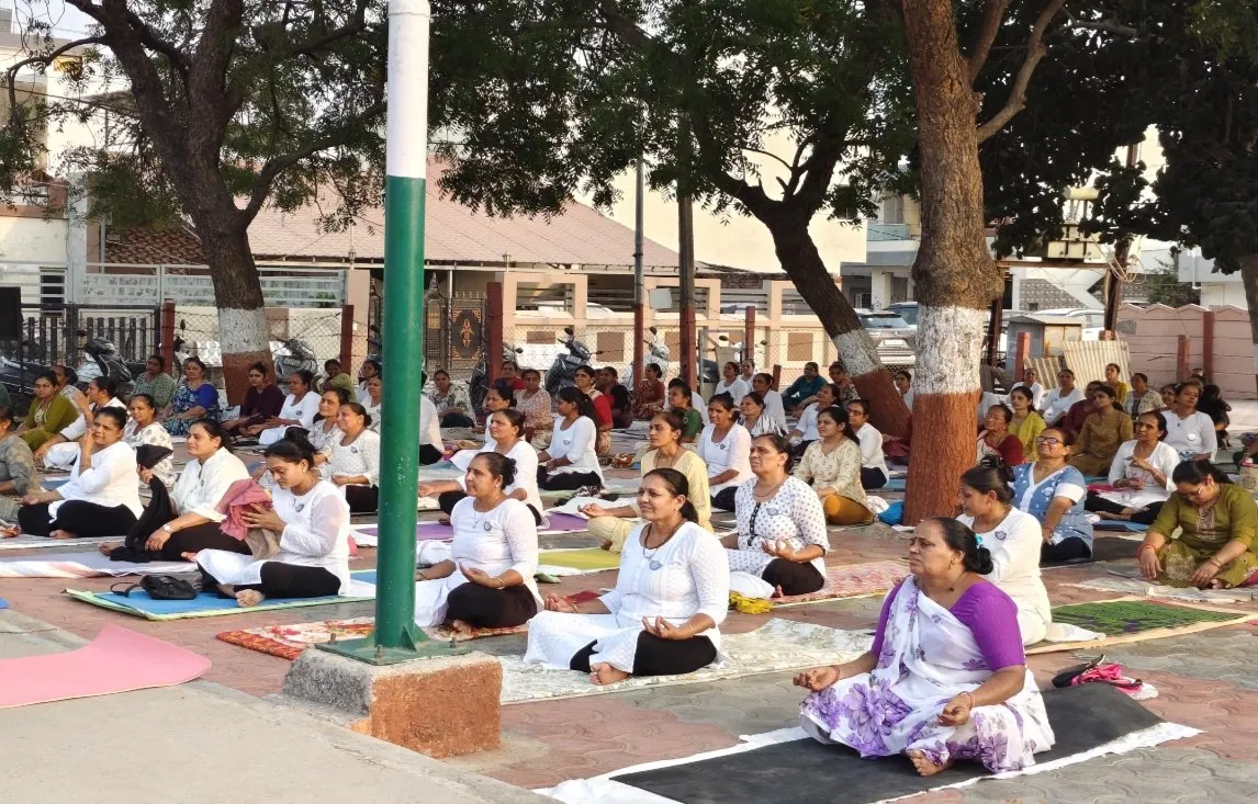 ગોંડલ તાલુકામાં ૪૦૦થી વધુ સાધકોની હાજરી સાથે ભવ્ય યોગ શિબિર, મેદસ્વિતામુક્તિ અને આરોગ્ય જાગૃતિ પર વિશેષ માર્ગદર્શન 2 Gondal Yoga Camp 2026.jpeg